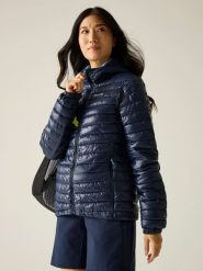 Regatta Kurtka pikowana "Hurden" w kolorze granatowym rozmiar: 44. Niebieskie kurtki damskie Regatta, bez wzorów, bez kaptura. Za 159.59 zł.