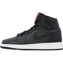 Buty Jordan Girl`s Air 1 Retro High Shoe 332148 004 332148 004 czarny 38 1/2 - 332148 004. Czarne buty sportowe dziewczęce Nike, bez wzorów, bez zapięcia. Za 384.96 zł.