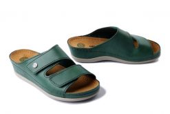 DR. BRINKMANN 700743-07 grun, klapki damskie. Zielone klapki damskie Dr. Brinkmann, bez wzorów, ze skóry, bez obcasa, na koturnie. Za 239.90 zł.
