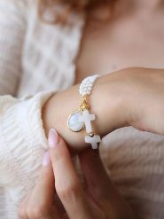 Pierres de Jade Pozłacana bransoletka z kamieniami księżycowymi rozmiar: onesize. Białe bransoletki damskie Pierres de Jade, pozłacane. Za 43.99 zł.