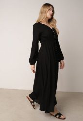 Czarna Rozkloszowana Sukienka z Lnem i Wiskozą Zdobiona Guzikami Maitiella. Czarne sukienki damskie Born2be, na co dzień, na lato, l, z aplikacjami, z wiskozy, eleganckie, bez kołnierzyka, bez ramiączek, maxi, kopertowe. Za 199.99 zł.