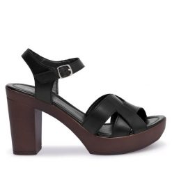 Sandały Lasocki. Czarne sandały damskie Lasocki, bez wzorów, bez obcasa, na koturnie. Za 179.99 zł.