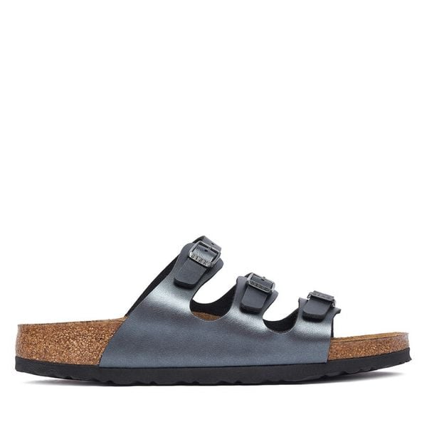 Klapki Birkenstock. Czarne klapki damskie Birkenstock, bez wzorów, bez obcasa. Za 399.99 zł.