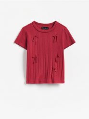 Prążkowany t-shirt z kokardami - bordowy. Czerwone koszulki dziewczęce Reserved, bez wzorów, z bawełny, bez ramiączek. Za 39.99 zł.
