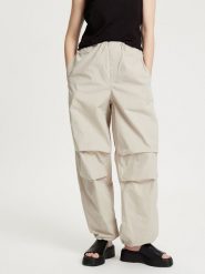 Cross Jeans Spodnie w kolorze beżowym rozmiar: W24. Brązowe jeansy damskie Cross Jeans, bez wzorów, z bawełny. Za 65.85 zł.