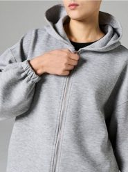 Bluza dresowa z kapturem i ściągaczami - szary. Szare bluzy z kapturem damskie Sinsay, l, z dresówki. Za 59.99 zł.