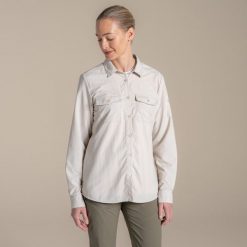 Koszula przeciw komarom damska Craghoppers NosiLife Loukkos Long Sleeved Shirt. Białe koszule damskie CRAGHOPPERS, bez wzorów, z materiału, bez kołnierzyka, bez ramiączek. Za 390.49 zł.