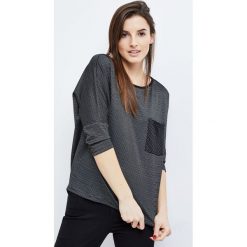 Bluzka typu oversize. Bluzki damskie MOODO, l, bez wzorów, bez kołnierzyka, bez ramiączek. Za 9.99 zł.