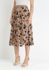 Ciemnobeżowa Tiulowa Spódnica z Welurowym Wzorem w Kwiaty i Gumką w Pasie Iyosi. Brązowe spódniczki damskie Born2be, bez wzorów, z tiulu, midi. Za 69.99 zł.
