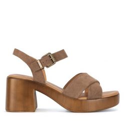 Sandały Lasocki. Brązowe sandały damskie Lasocki, bez wzorów, bez obcasa, na słupku. Za 169.99 zł.