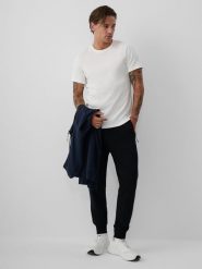4F Spodnie dresowe joggery męskie - czarne L. Czarne spodnie dresowe męskie 4f, bez wzorów, z dresówki. Za 149.99 zł.