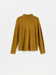 Gładki sweter z półgolfem - musztardowy. Swetry męskie Reserved, l, bez wzorów, z dzianiny, bez kołnierzyka. Za 129.99 zł.