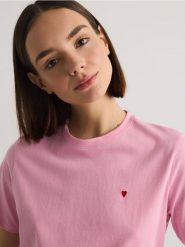 T-shirt regular z drobnym haftem - pastelowy róż. Czerwone t-shirty damskie Reserved, l, bez wzorów, z bawełny, bez kołnierzyka. Za 49.99 zł.