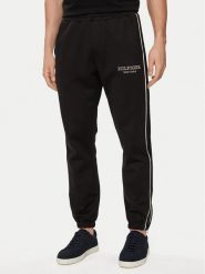 Tommy Hilfiger Spodnie dresowe Monotype MW0MW33701 Czarny Regular Fit. Czarne spodnie dresowe męskie Tommy Hilfiger, bez wzorów, z dresówki. Za 399.99 zł.