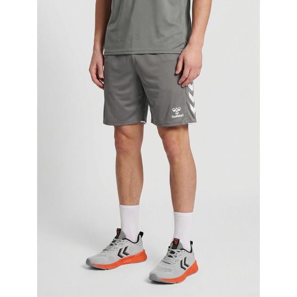 Szorty Hummel Core 2.0. Białe szorty męskie HUMMEL, bez wzorów, sportowe. Za 149.00 zł.