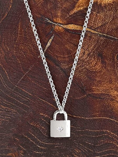 Eclat d'Argent Srebrny naszyjnik z zawieszką - dł. 40 cm rozmiar: onesize. Szare naszyjniki damskie Eclat d'Argent, srebrne. Za 121.99 zł.