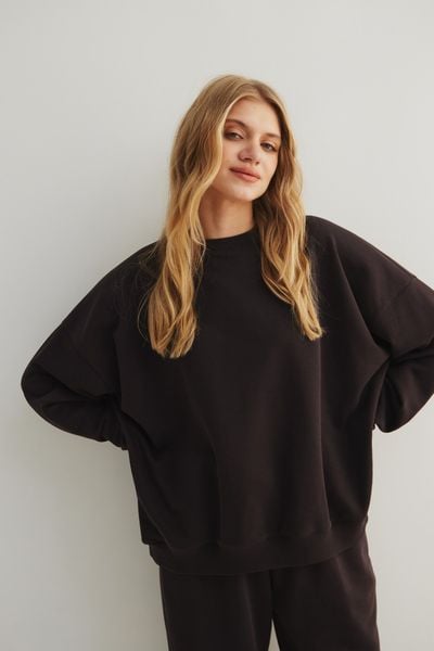 Bluza damska o kroju regular fit w kolorze DARK CHOCOLATE - MANLY. Czarne bluzy bez kaptura damskie Marsala, uniwersalny, z bawełny. Za 319.90 zł.