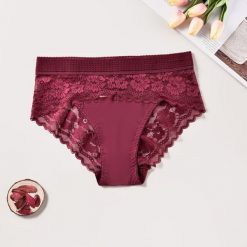 Figi z koronkowym pasem na co dzień i okazje Trautlind. Brązowe figi damskie Intica, uniwersalny, bez wzorów, z koronki. Za 69.00 zł.