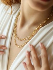 Pierres delicates Pozłacany naszyjnik z elementami ozdobnymi - dł. 45 cm rozmiar: onesize. Brązowe naszyjniki damskie Pierres delicates, pozłacane. Za 100.04 zł.