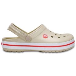 Klapki sportowe na basen Crocs CROCBAND. Brązowe klapki damskie Crocs, bez wzorów, bez obcasa. W wyprzedaży za 202.99 zł.