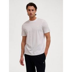 Hummel koszulka męska bawełniana logo haftowane hml Pulse T-shirt. Białe t-shirty męskie HUMMEL, m, bez wzorów, z bawełny, bez kołnierzyka. Za 44.00 zł.
