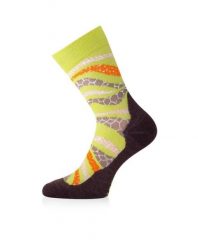 Skarpety merino WLF. Czerwone skarpetki damskie LASTING, bez wzorów, z elastanu. Za 63.00 zł.