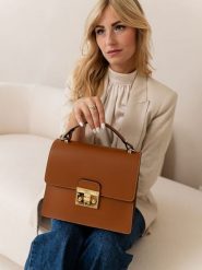 Lia Biassoni Skórzana torebka w kolorze jasnobrązowym - 27 x 24 x 8 cm rozmiar: onesize. Brązowe torebki klasyczne damskie Lia Biassoni, bez wzorów, z materiału, bez dodatków. Za 304.99 zł.