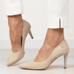 Beżowe Polskie szpilki damskie Prestige 2106a Skóra Zamsz. Brązowe szpilki Prestige, bez wzorów, ze skóry, bez obcasa. W wyprzedaży za 352.47 zł.