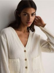 Muślinowa koszula - biały. Białe koszule damskie Reserved, l, bez wzorów, z bawełny, bez kołnierzyka, bez ramiączek. W wyprzedaży za 49.99 zł.