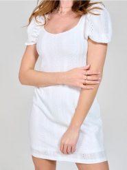 Sukienka mini z bufiastymi rękawami - biały. Białe sukienki damskie Sinsay, l, bez wzorów, boho, bez kołnierzyka, bez ramiączek, mini. Za 39.99 zł.
