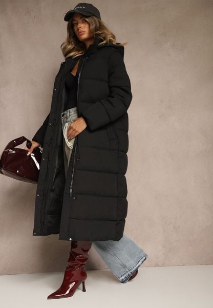 Czarna Kurtka o Długim Kroju z Kapturem Ozdobiona Pikowaniem Aforriva. Czarne kurtki damskie Renee, l, z aplikacjami, z jeansu, z kapturem. Za 239.99 zł.