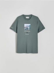 T-shirt regular z nadrukiem - jasny zielony. Zielone t-shirty męskie Reserved, l, bez wzorów, z bawełny, bez kołnierzyka. Za 59.99 zł.