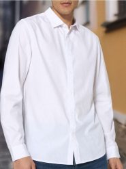 Koszula z kołnierzykiem - biały. Białe koszule męskie Sinsay, l, bez wzorów, bez kołnierzyka, bez ramiączek. Za 39.99 zł.