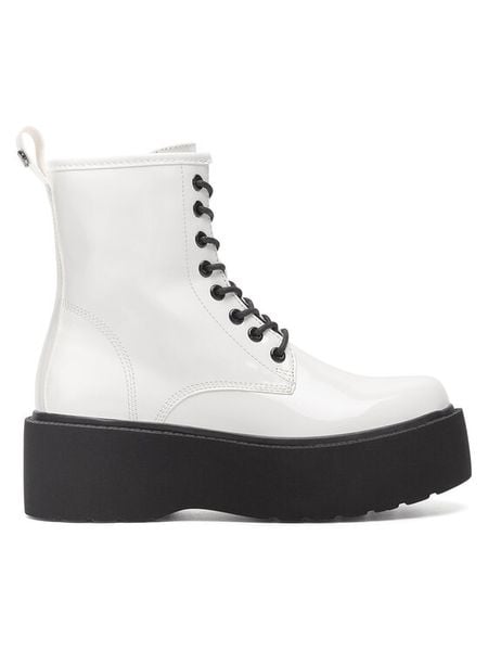 DeeZee Trzewiki WS101-08A Biały. Białe botki damskie DeeZee, z materiału, bez obcasa, na płaskiej podeszwie, bez zapięcia. Za 139.99 zł.