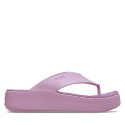 Japonki Crocs. Czerwone klapki damskie Crocs, bez wzorów, bez obcasa. Za 199.99 zł.