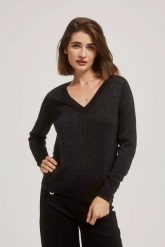 Sweter z metaliczną nitką i dekoltem w serek czarny. Czarne swetry klasyczne damskie MOODO, l, bez kołnierzyka. W wyprzedaży za 47.99 zł.