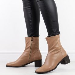 Beżowe botki damskie na obcasie Vinceza 10791. Brązowe botki damskie VINCEZA, ze skóry, bez obcasa, na obcasie, bez zapięcia. Za 209.00 zł.