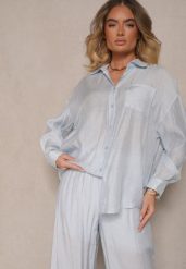 Jasnoniebieska Koszula Oversize w Klasycznym Stylu z Kieszonką Liozira. Niebieskie koszule damskie Renee, l, bez wzorów, biznesowe, bez kołnierzyka, bez ramiączek. Za 84.99 zł.