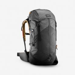 Plecak trekkingowy męski Forclaz MT100 Easyfit 50 litrów. Czarne plecaki męskie SIMOND, bez wzorów, z materiału. Za 299.99 zł.