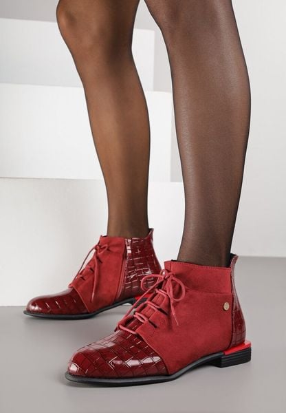 Bordowe Lakierowane Botki Vices z Tłoczeniem Ozvila. Czerwone botki damskie Born2be, z lakierowanej skóry, eleganckie, bez obcasa, na płaskiej podeszwie, bez zapięcia. Za 69.99 zł.