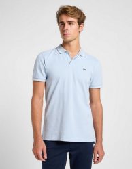 LEE MĘSKA KOSZULKA POLO LEE PIQUE POLO SHY BLUE 112363784. Niebieskie koszulki polo męskie Lee, m, bez wzorów, bez ramiączek. Za 89.99 zł.