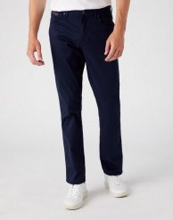 WRANGLER TEXAS SLIM MĘSKIE SPODNIE MATERIAŁOWE NAVY W12SEA114 112145790. Niebieskie spodnie materiałowe męskie Wrangler, bez wzorów, z jeansu. Za 209.99 zł.