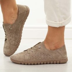 Fango skórzane półbuty damskie Jezzi 9771. Brązowe półbuty damskie Jezzi, w ażurowe wzory, z jeansu, biznesowe, z okrągłym noskiem, bez obcasa. Za 219.00 zł.