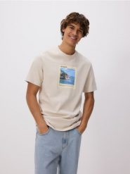 T-shirt regular z nadrukiem - beżowy. Brązowe t-shirty męskie Reserved, l, bez wzorów, z bawełny, bez kołnierzyka. W wyprzedaży za 39.99 zł.