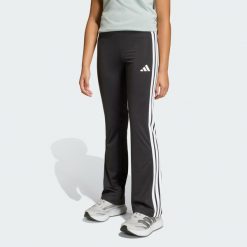 Legginsy Train Essentials z rozszerzanymi nogawkami z 3 paskami. Białe legginsy damskie Adidas, bez wzorów. Za 119.00 zł.