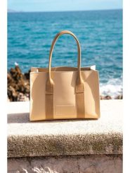 Maison héritage PARIS Skórzana torebka "Bahamas Lisse" w kolorze beżowym - 32 x 22 x 12 cm rozmiar: onesize. Brązowe torebki klasyczne damskie maison héritage PARIS, bez wzorów, z materiału, bez dodatków. Za 368.09 zł.