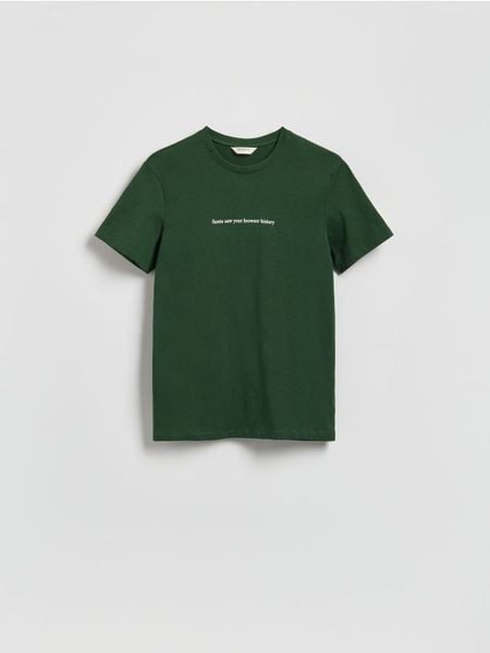 T-shirt regular ze świątecznym napisem - ciemnozielony. Zielone t-shirty męskie Reserved, l, bez wzorów, z bawełny, bez kołnierzyka. W wyprzedaży za 29.99 zł.