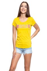 MUSTANG T SHIRT DAMSKI Alexia C Print 1009641 9046. Żółte t-shirty damskie Mustang, s, bez wzorów, bez kołnierzyka. W wyprzedaży za 39.99 zł.