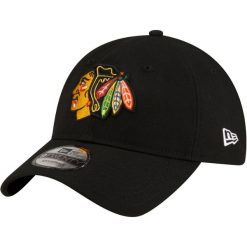Czapka z daszkiem męska 9TWENTY Chicago Blackhawks NHL Cap. Czarne czapki męskie New Era, bez wzorów, z bawełny. Za 109.99 zł.
