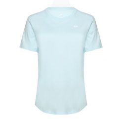 Koszulka damska Nike Sportswear Club Essentials. Białe bluzki damskie Nike, m, bez wzorów, casualowe, bez kołnierzyka, bez ramiączek. Za 109.99 zł.
